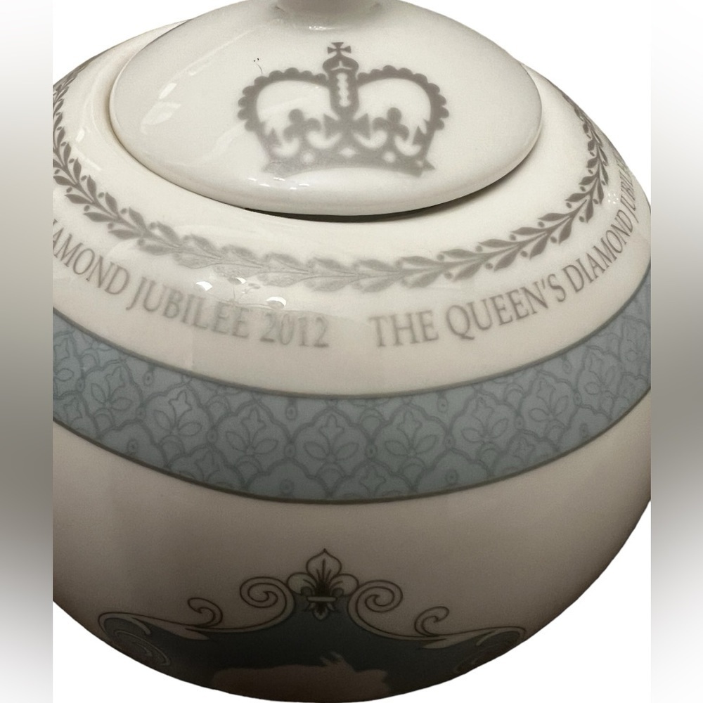 Fine China - The Queens Diamond Jubilee 2012 TeaPot - Picture 5 of 6